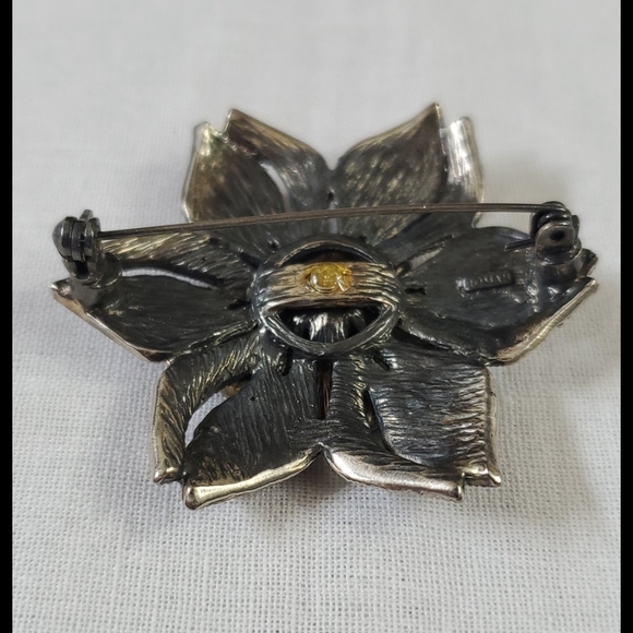 Costume flower brooch with embellishments - Picture 3 of 4